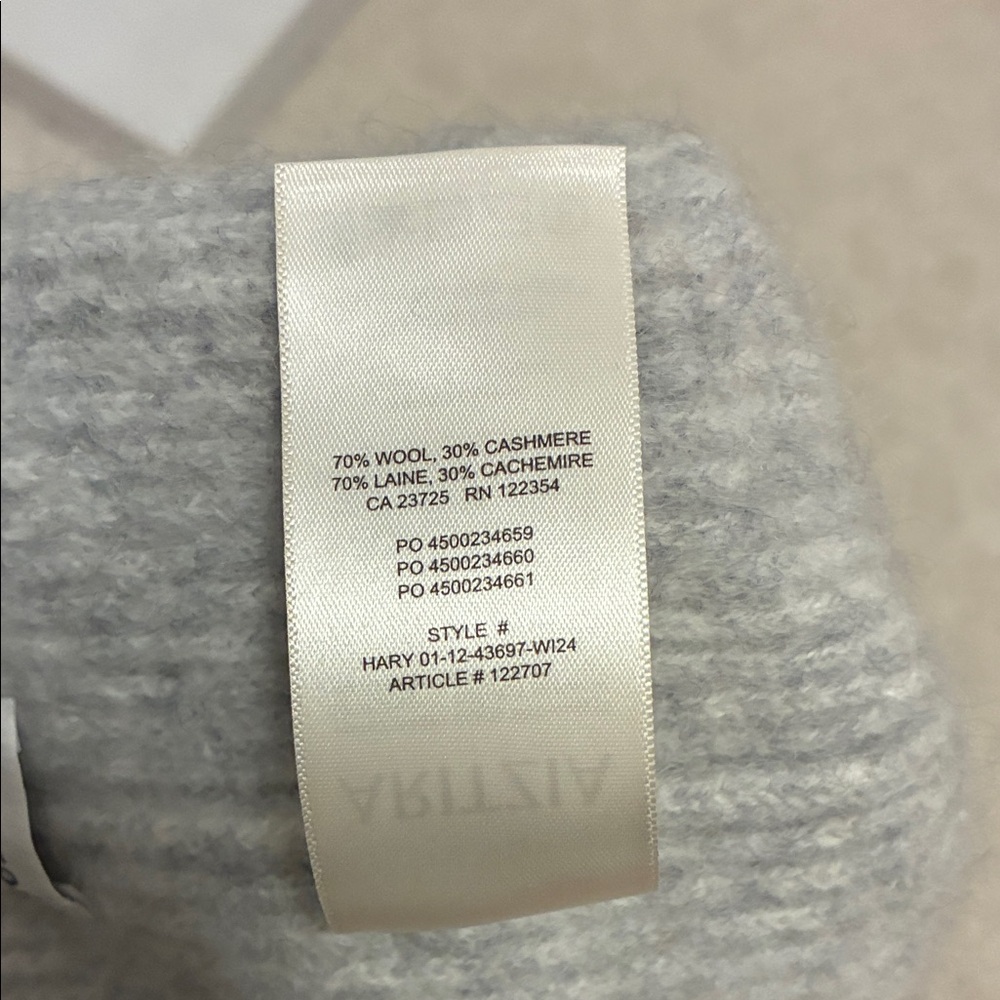 Aritzia wool/ cashmere beanie - Picture 3 of 4